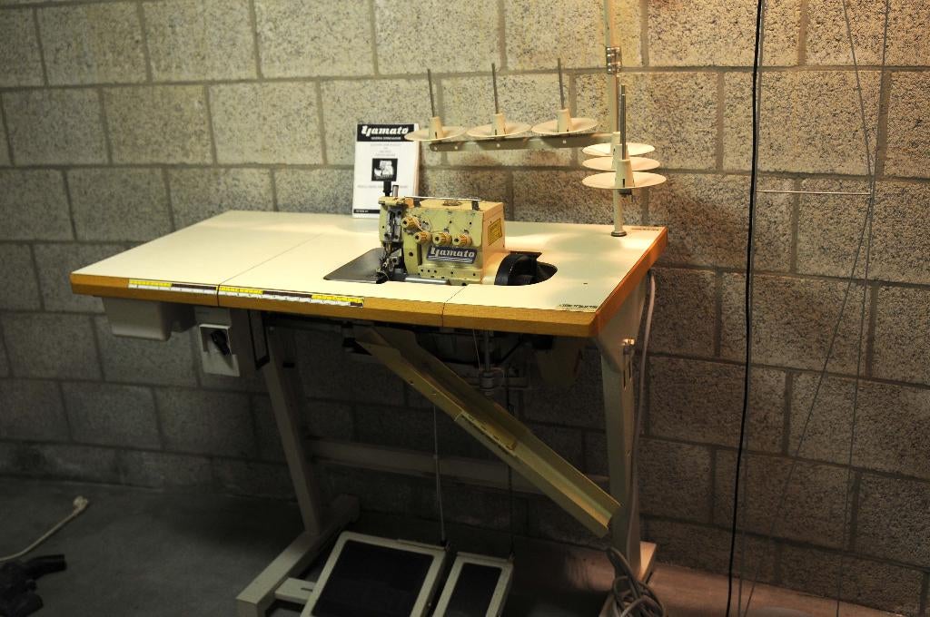 machine à coudre  industrielle - surjeteuse, Zo goed als nieuw, Lockmachine, Industrieel, Ophalen