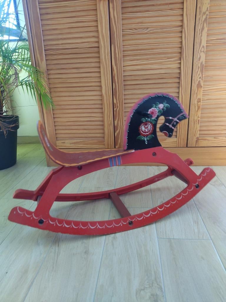 Schommelpaard antiek, Ophalen