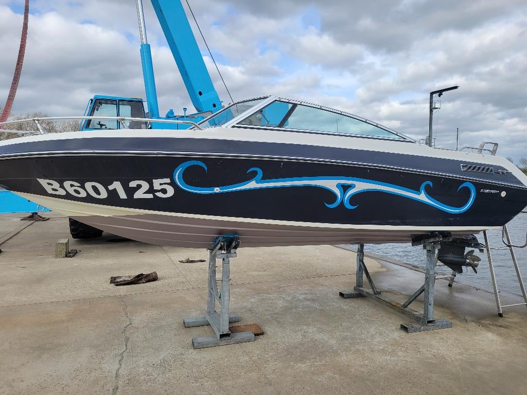 Moteur Speedboat Four Winns 180 avec moteur V6 OMC Cobra, Sports nautiques & Bateaux, Speedboat, Utilisé, 3 à 6 mètres, Essence