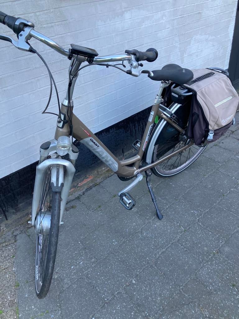 Fietsen, Fietsen en Brommers, Elektrische fietsen, Ophalen, Zo goed als nieuw, Giant