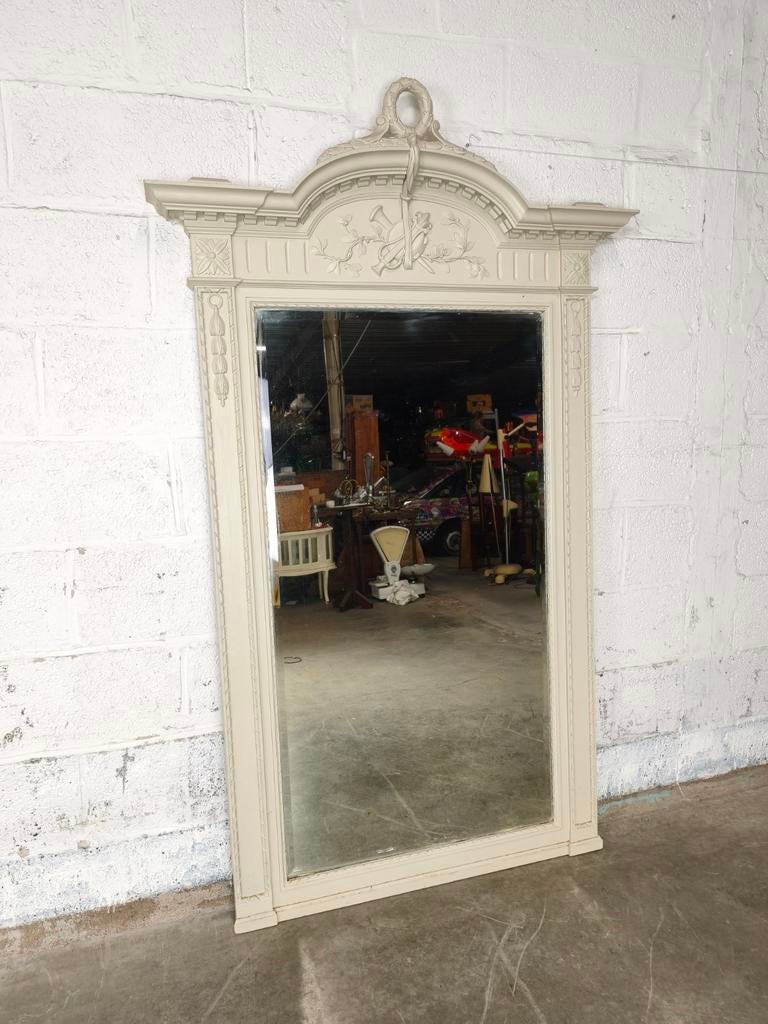 Grote antieke spiegel, Enlèvement