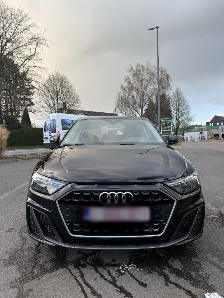 A1 Sportback 25 TFSI Business Edition S line S tronic(EU6AP), Stof, 1675 kg, Zwart, 5 zetels