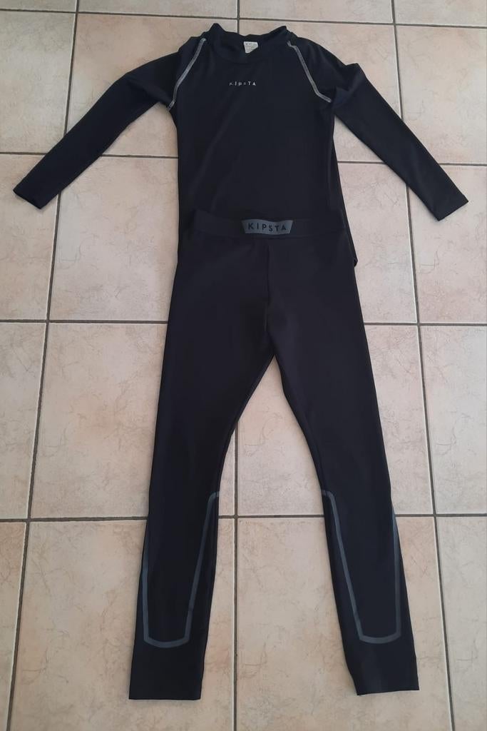 Zwarte thermische longsleeve en broek Kipsta mt 140 of 10 j, Kinderen en Baby's, Kinderkleding | Maat 140, Ophalen of Verzenden