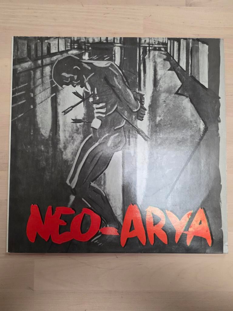 33T. Neo Arya tussen liefde en haat 1984, Cd's en Dvd's, Ophalen