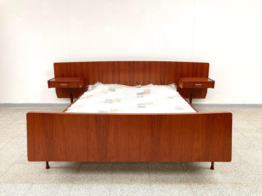 Vintage mid-century teak bed twijfelaar VanPelt 1960's, Queen size, Vintage, 140 cm, Brun