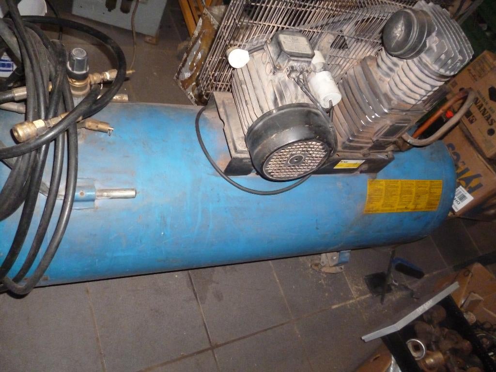 compressor, Doe-het-zelf en Bouw, Compressors, Ophalen, Gebruikt, Mobiel, 10 bar of meer