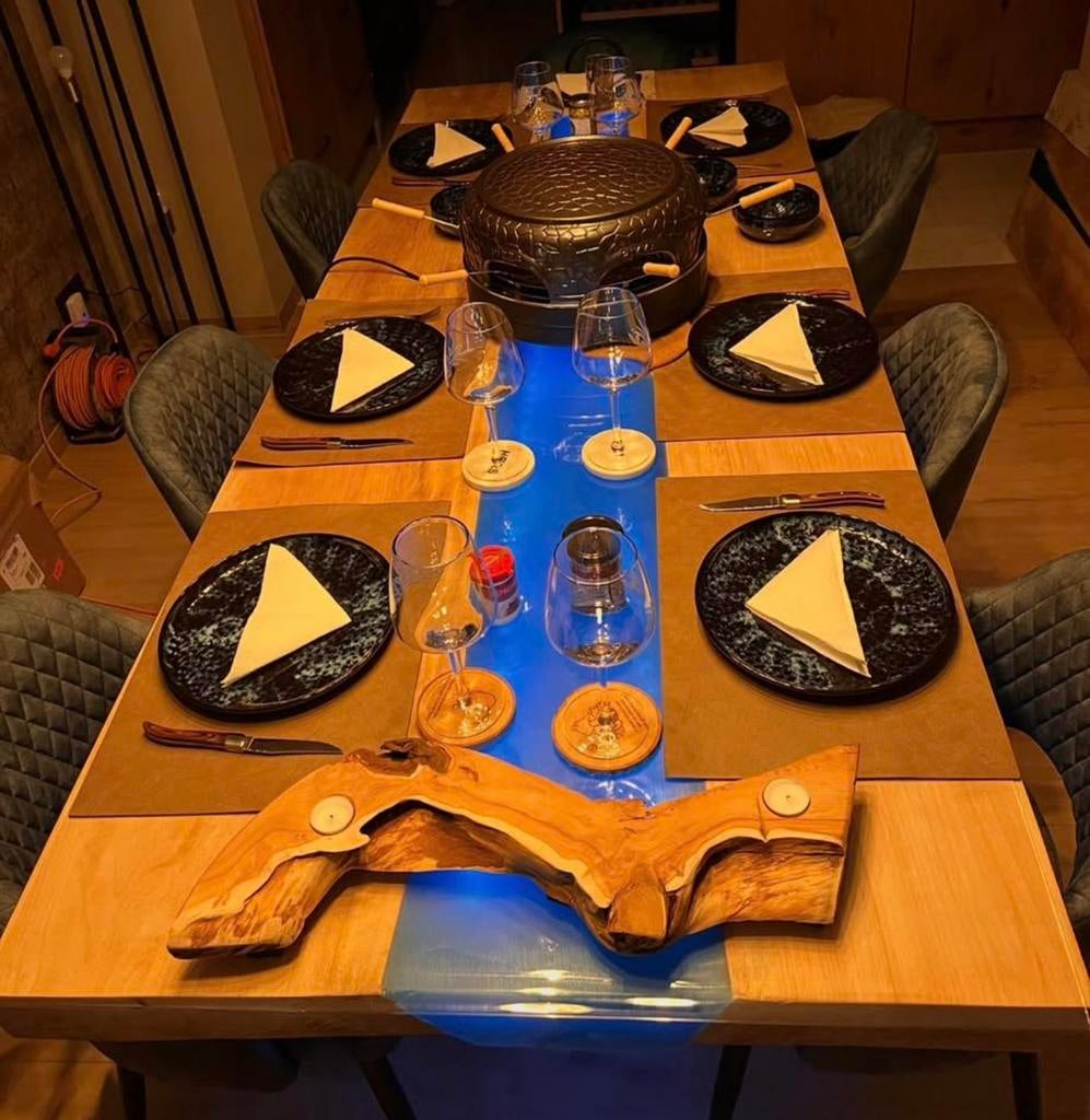 Unieke Boomstamtafel  Blauwe Epoxy (Eettafel +Salontafel), Huis en Inrichting, Tafels | Eettafels, Ophalen