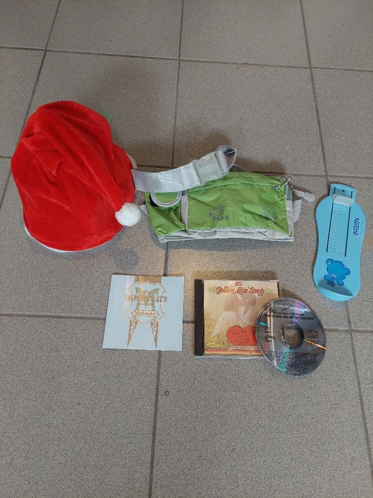 heuptasje, kerstmuts, voetmeter, cd en tekstboekje Madonna, Ophalen, Gebruikt