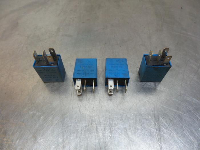 Relais d'un Renault Clio (Clio 4 12-), Renault, -, 3 mois de garantie, Utilisé