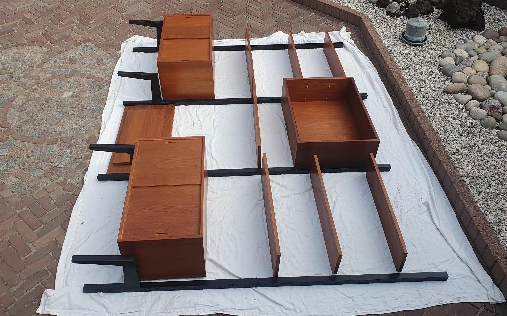 Unité murale Poul Cadovius by Royal System, Teck, 25 à 50 cm, 250 à 300 cm, Comme neuf