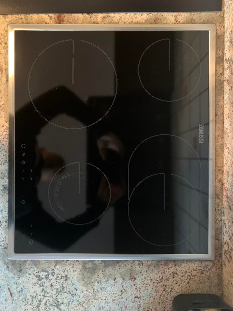 Zanussi kookplaat, Elektronische apparatuur, Kookplaten, Ophalen, Keramisch, 4 kookzones, Zo goed als nieuw