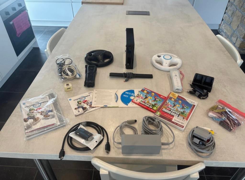 Wii Noire + 2 Manettes Motion Plus + 5 Jeux + Volants, Consoles de jeu & Jeux vidéo, Enlèvement ou Envoi, Wii