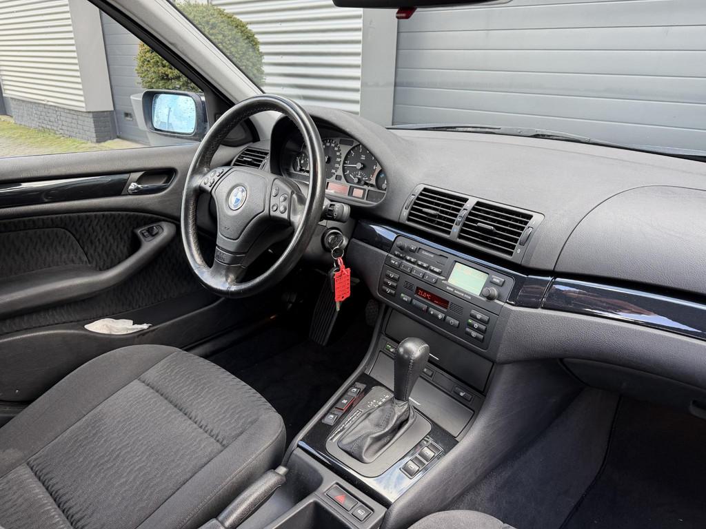 BMW 3-serie 320i Executive | Cruise Control | Climate Contro, Auto's, Automaat, 4 deurs, Achterwielaandrijving, Gebruikt