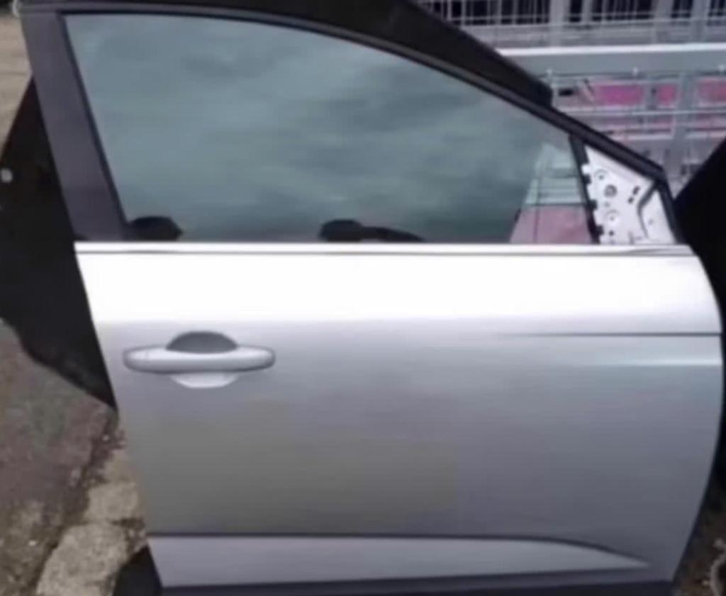 Megane 4 voorklep aan passagierszijde, Ophalen, Gebruikt, Renault, Voor