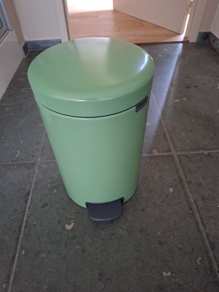Brabantia pedaalemmer 10l, Ophalen
