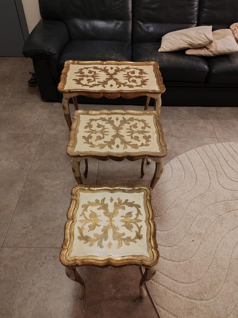 Set de tables gigognes italiennes, Antiquités & Art, Enlèvement