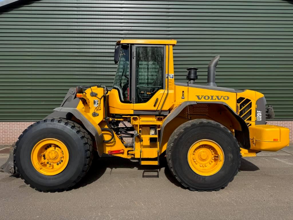Volvo L 120 F, Articles professionnels, Machines & Construction | Grues & Excavatrices, Chargeuse sur pneus ou Chouleur