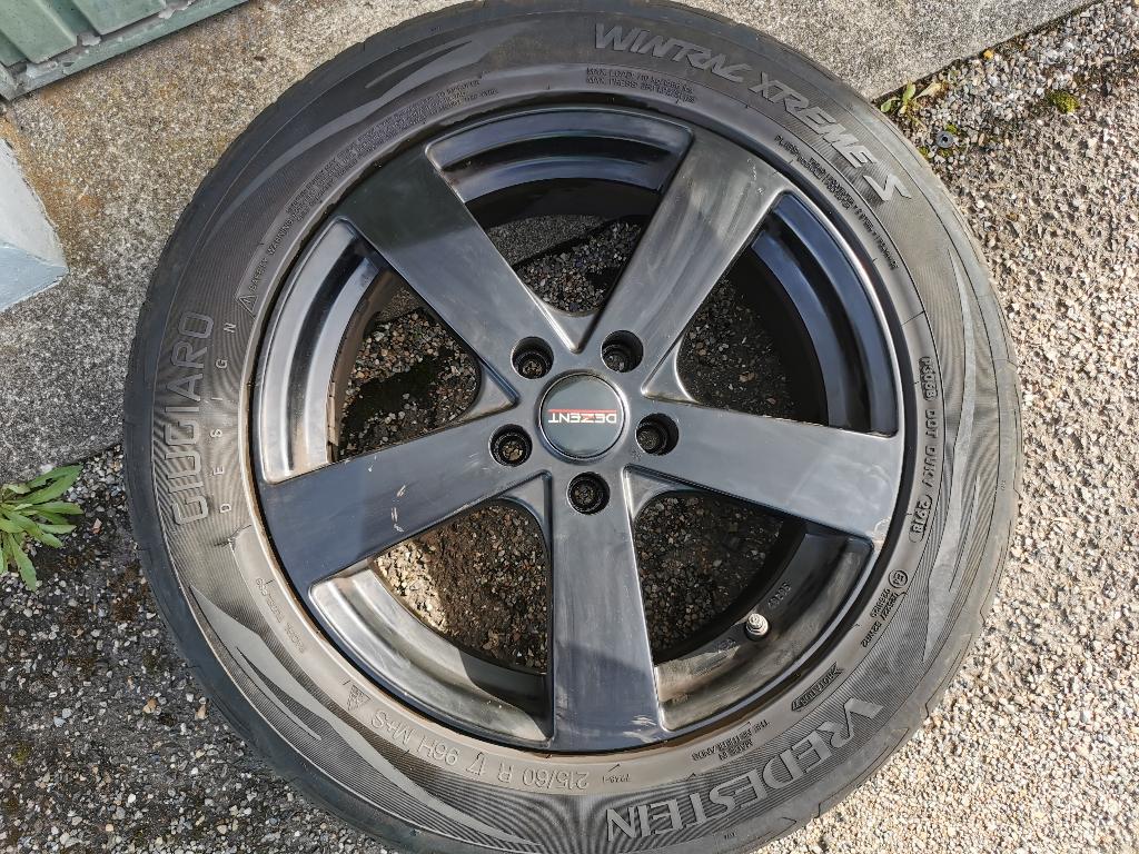 Jantes Dezent noires avec pneus neige Vredestein, Auto-onderdelen, Banden en Velgen, Band(en), Winterbanden, 17 inch, 215 mm, Personenwagen