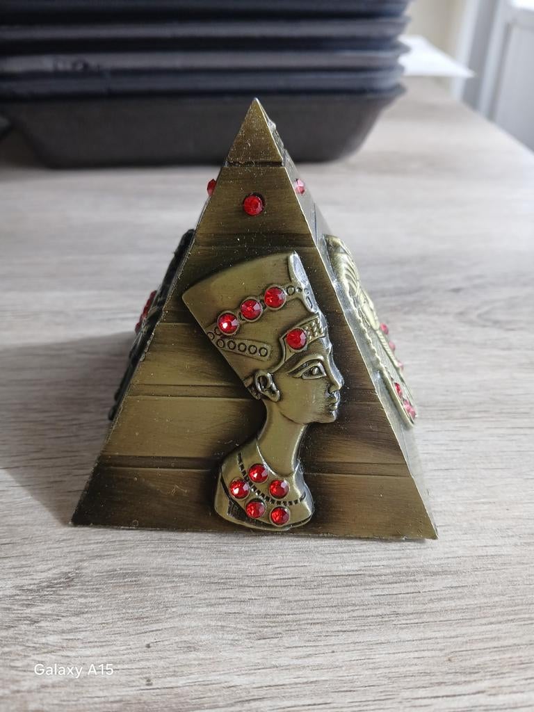 Pyramide met Egyptische symbolen 7cmH, Ophalen of Verzenden