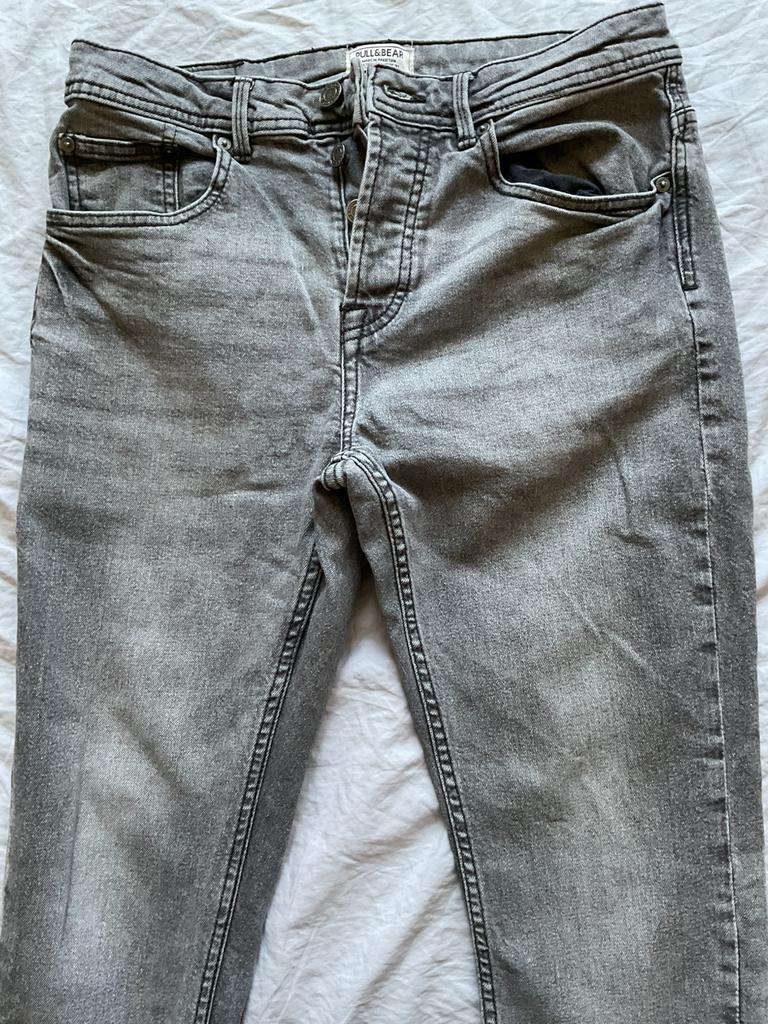 Pull&Bear, jeans grijs maat 31 (Eu40), Ophalen of Verzenden, Gedragen, Grijs, Pull&Bear
