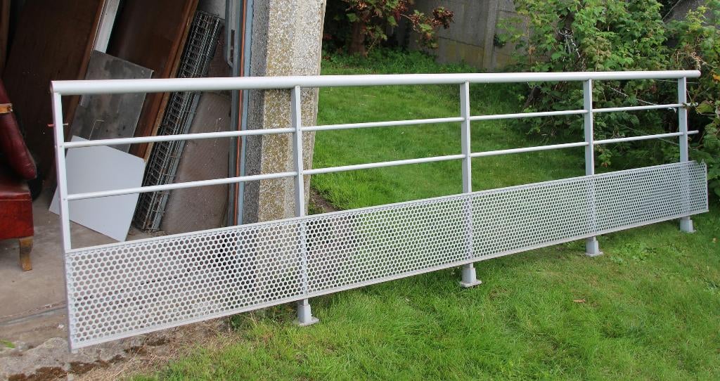 balustrade in gemoffeld in RAL 90M6, Doe-het-zelf en Bouw, Metalen, Gebruikt, Aluminium, Ophalen