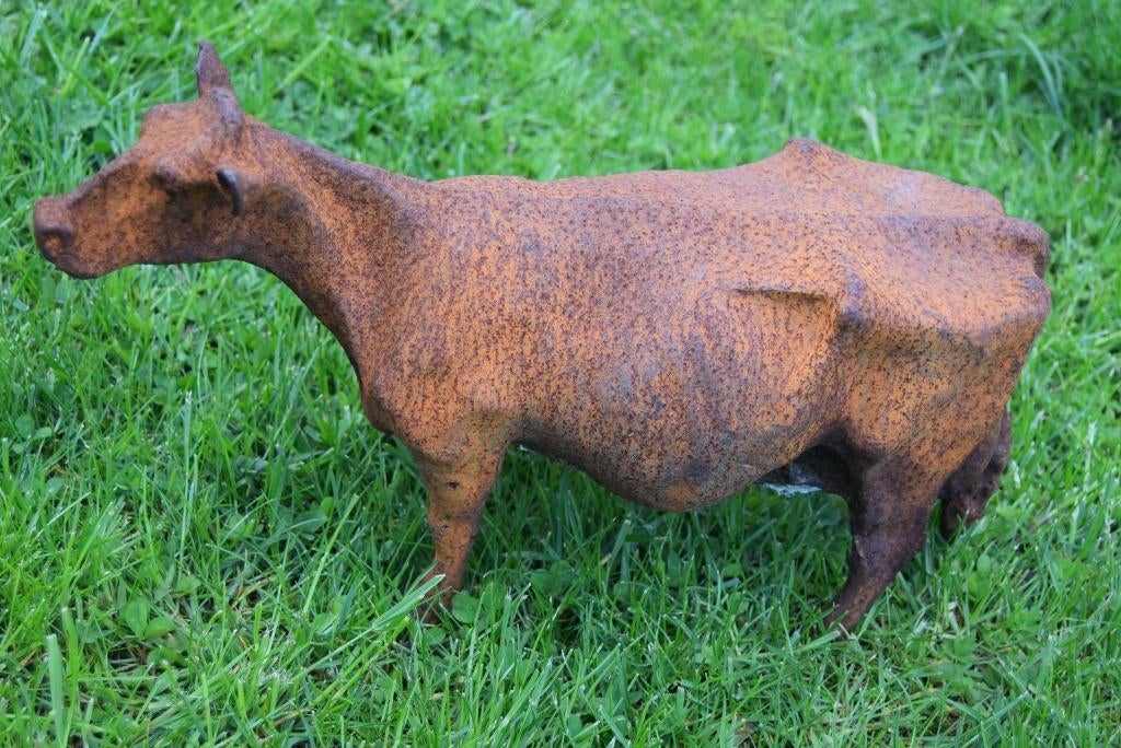 VACHE EN FONTE PATINEE ROUILLE (longueur 40 CM ), Enlèvement ou Envoi, Comme neuf, Autres matériaux, Animal