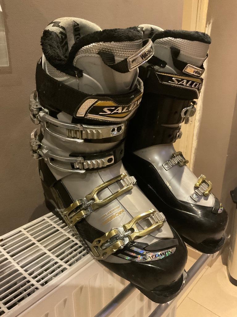 Skischoenen salomon maat 44 (mondo 28) - degelijke skibotten, Sport en Fitness, Skiën en Langlaufen, Ophalen, Gebruikt, Schoenen