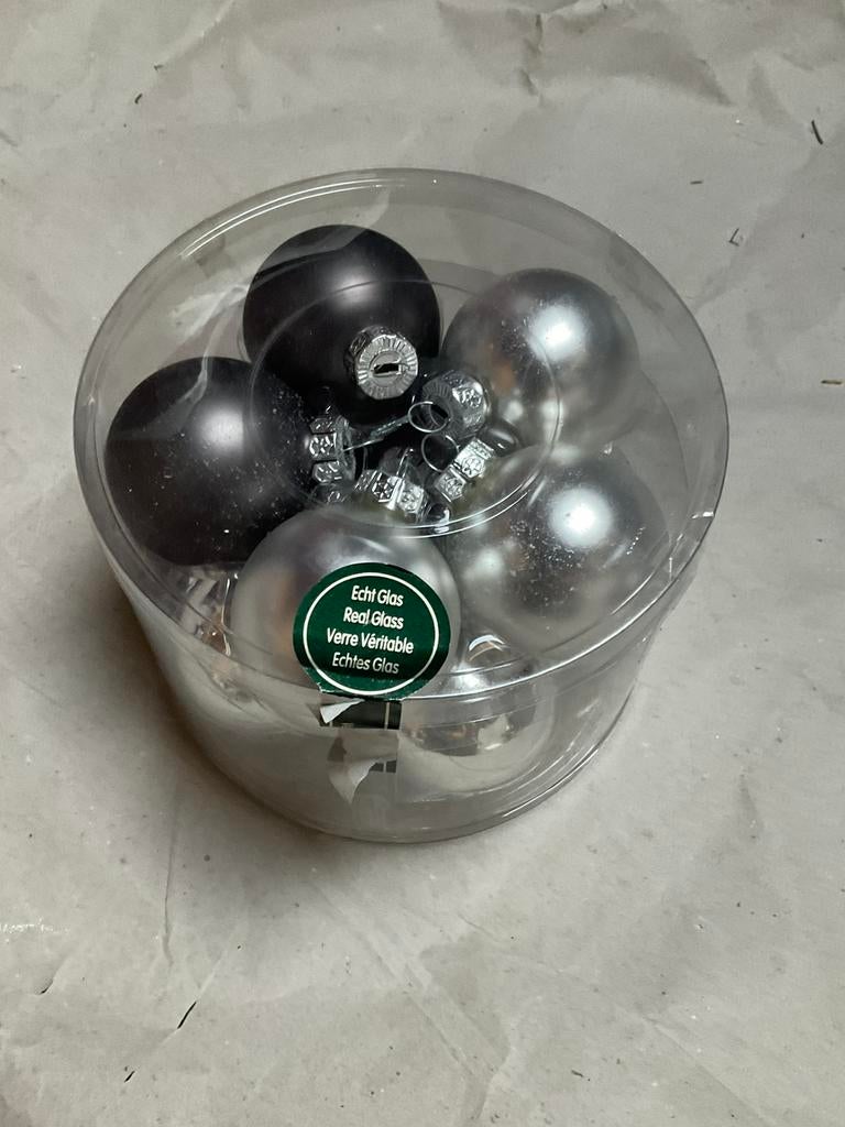 Kerstballen in zilver en zwart (1maal gebruikt ), Ophalen of Verzenden, Zo goed als nieuw