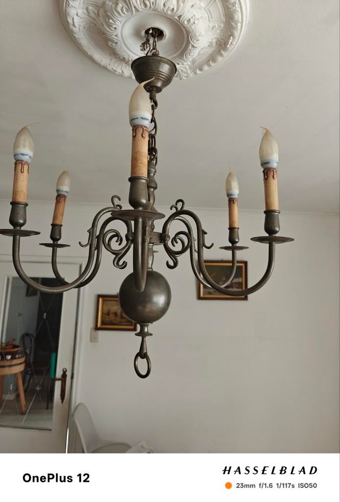 éclairant, Enlèvement