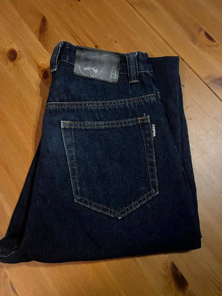 Waisted Paris jeans, Verzenden