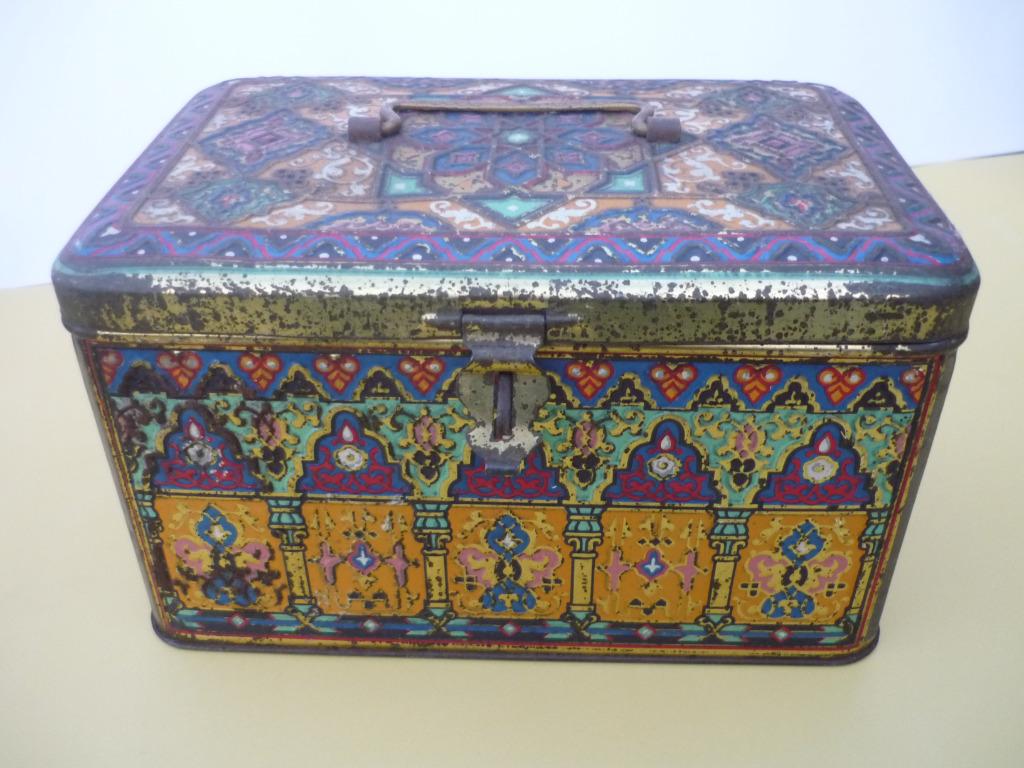 Jolie boîte en métal lithographié avec décor oriental, Envoi