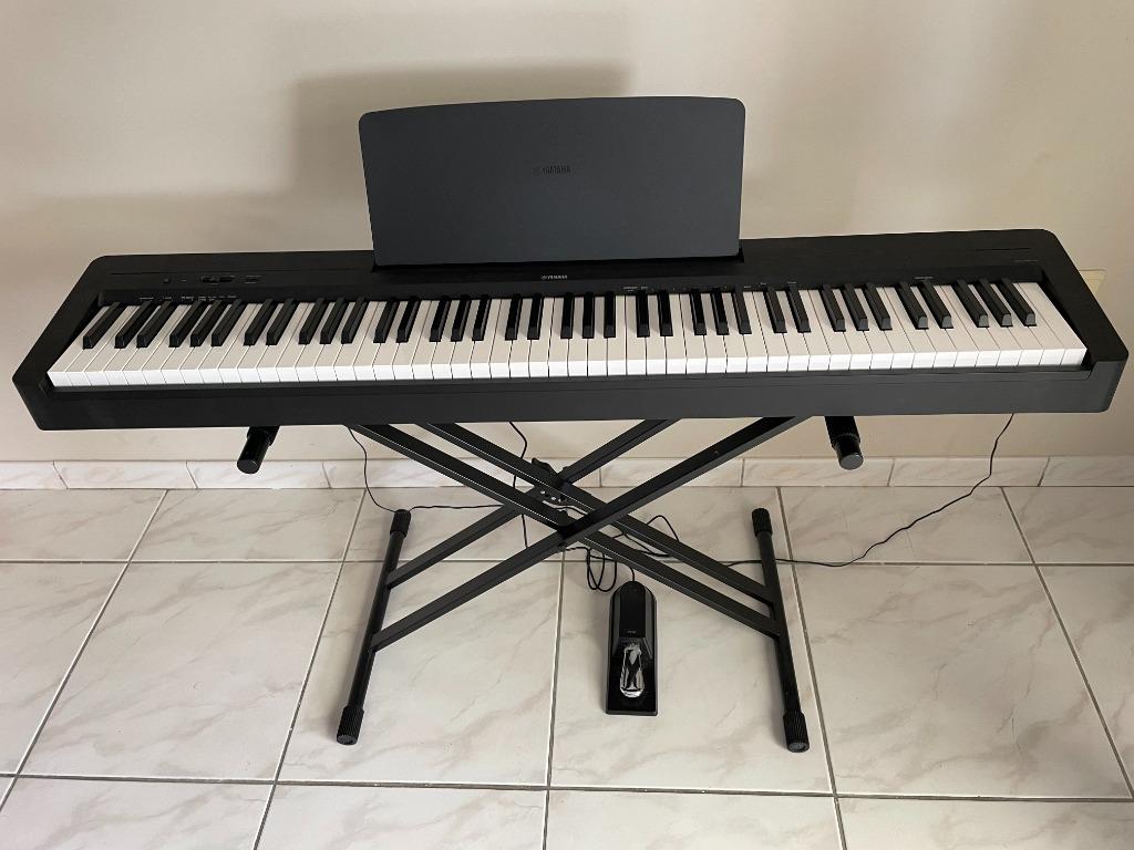 Yamaha piano HUREN voor €25 per maand, Ophalen, Zwart, Digitaal, Zo goed als nieuw