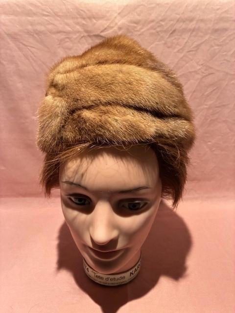 Très joli chapeau en fourrure, Enlèvement ou Envoi
