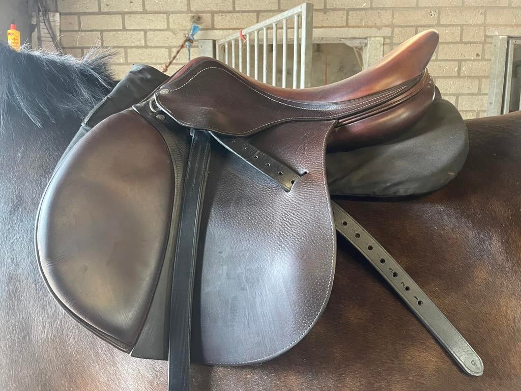 Antares springzadel bruin 17 inch, Dieren en Toebehoren, Paarden en Pony's | Zadels, Ophalen of Verzenden, Gebruikt