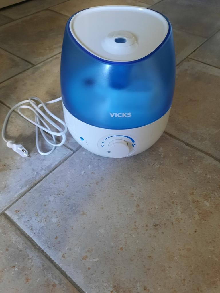 Te koop: Vicks mini cool mist luchtbevochtiger + 2 pads, Ophalen, Luchtbevochtiger