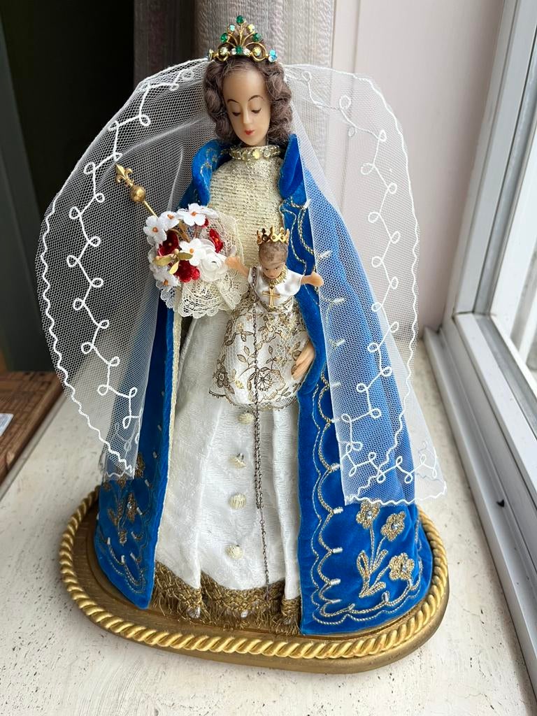 Beeld Maria met kind Jezus onder stolp, Enlèvement