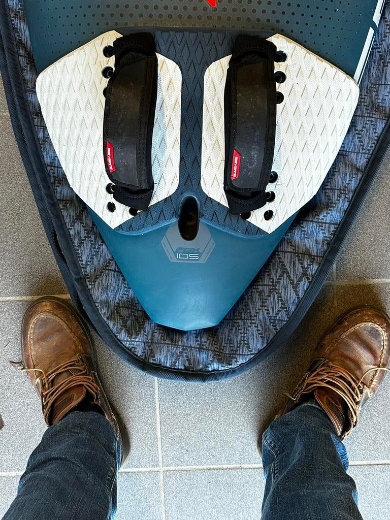 Vds Flotteur Severne Fox 105 litres 2022 en état impeccable, Sports nautiques & Bateaux, Planche à voile, Planche, Moins de 250 cm