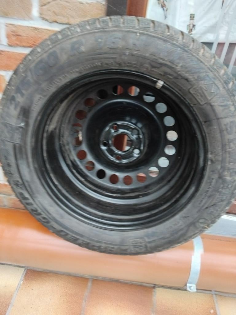 Roue de secours qui a servi pour une Opel Moka, Enlèvement