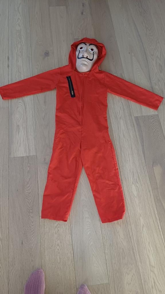 Bella Ciao verkleedkleding, Ophalen