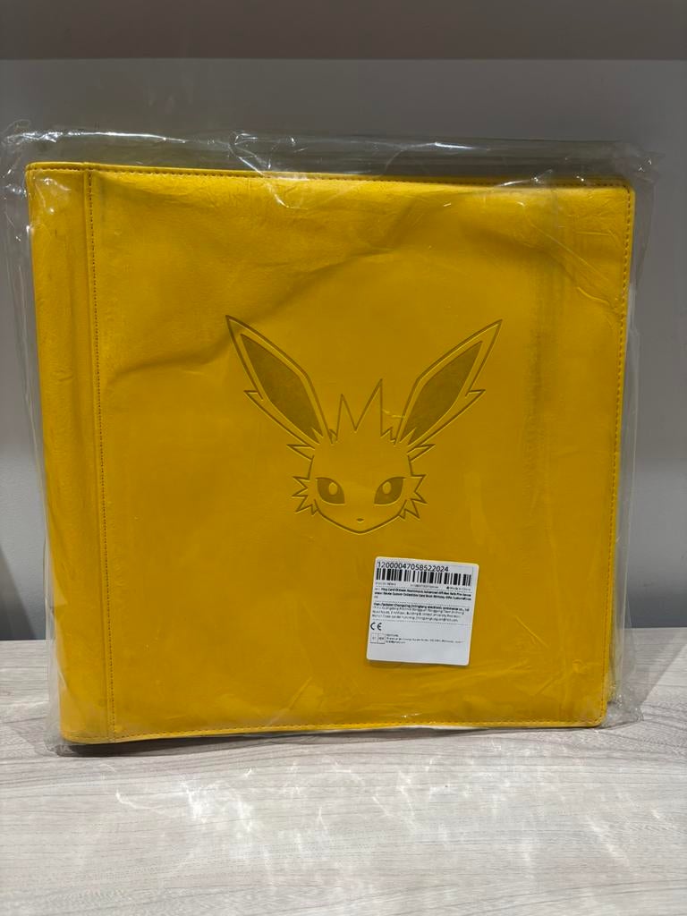 jolteon Vmax 12-Pocket Binder china exclusive map, Hobby en Vrije tijd, Verzamelkaartspellen | Pokémon, Zo goed als nieuw, Ophalen of Verzenden