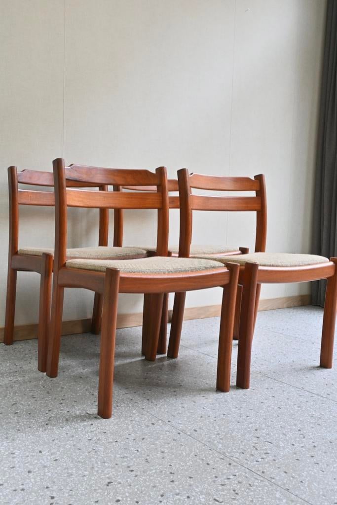 4 Dining Chairs Deens Design Dyrlund Massief Teak, Ophalen