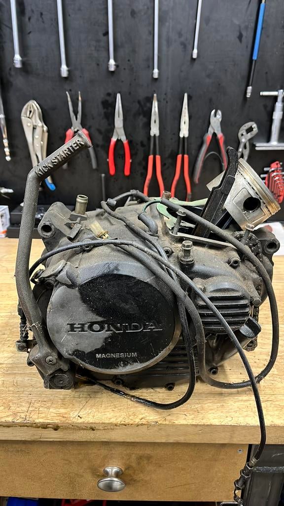 Pièces HonaXR350 , YamahaRD400, Yamaha XS650, Enlèvement