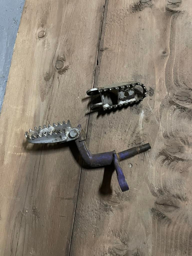 Kawasaki KLX 300 Repose pieds droit et gauche, Motos, Enlèvement, Utilisé