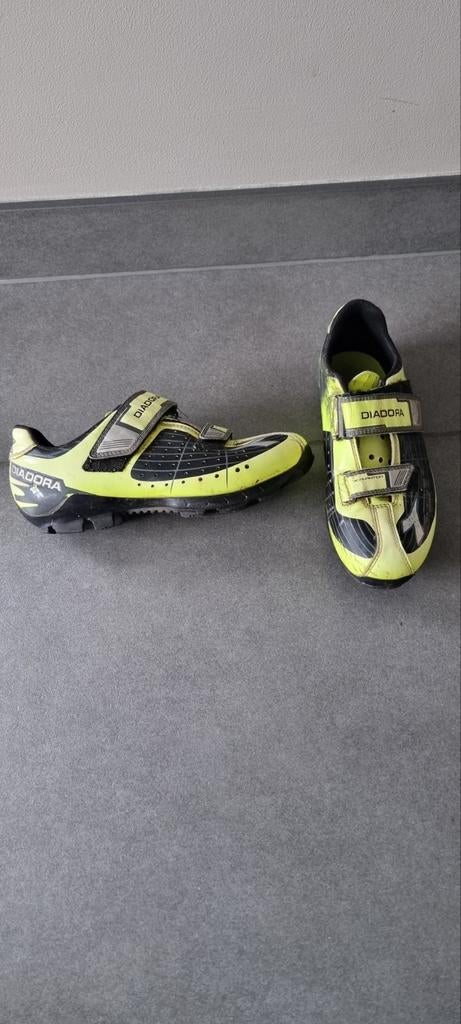 Diadora klikschoenen maat 35, gebruikt maar kan nog mee, Enlèvement ou Envoi, Comme neuf