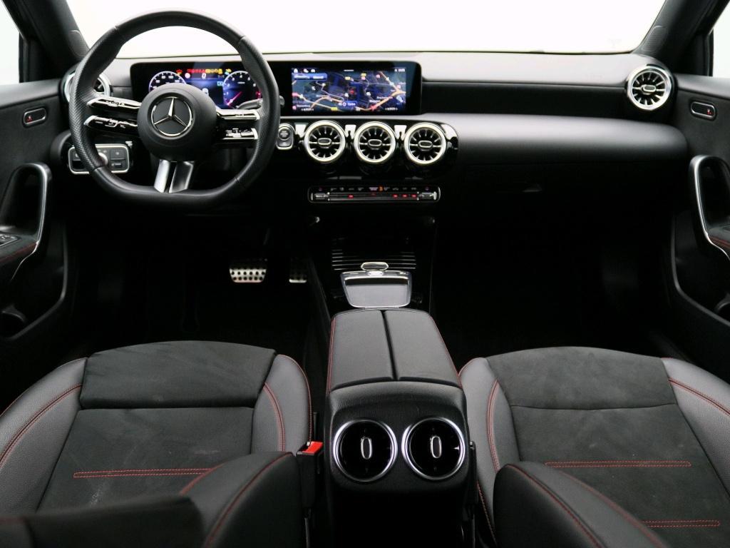 Mercedes-Benz A-Klasse 180 Star Edition + AMG LINE + CARPLAY, Stof, Zwart, 136 pk, Zwart