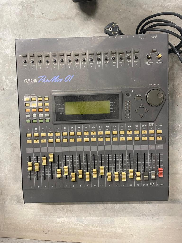 Yamaha ProMix 01, Muziek en Instrumenten, Ophalen, Gebruikt, 20 kanalen of meer, Microfooningang