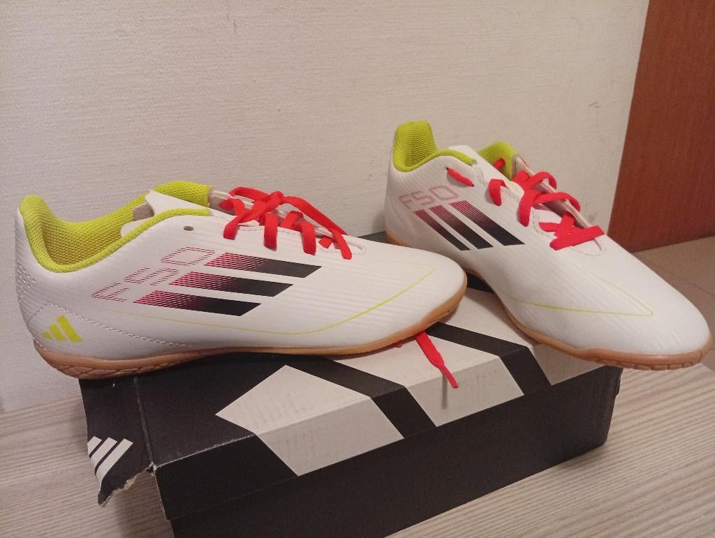 Chaussures pour foot Adidas ORIGINALES !, Neuf, Adidas, Garçon ou Fille, Enlèvement ou Envoi