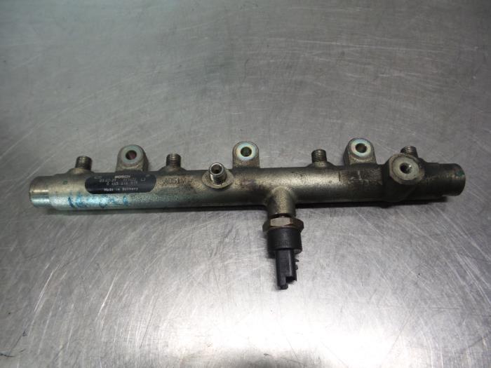 Distributeur de carburant d'un Peugeot 307, Autos : Pièces & Accessoires, Systèmes à carburant, Peugeot, Utilisé, 3 mois de garantie