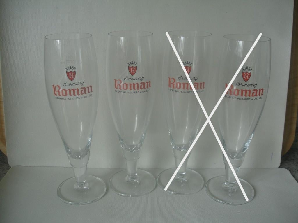Roman bierglas op voet, 25cl, brij. Roman, nog 2 stuks, Verzamelen, Biermerken, Ophalen of Verzenden, Zo goed als nieuw, Glas of Glazen