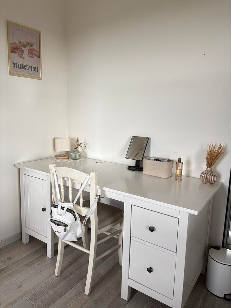 Bureau Ikea Hemnes, Huis en Inrichting, Bureaus, Ophalen, Stopcontact, Hout, Schoolbureau